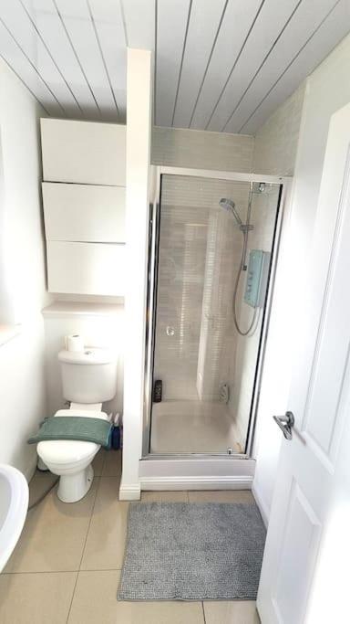 La Casita, Your Home Away From Home - Free Parking Glasgow Esterno foto