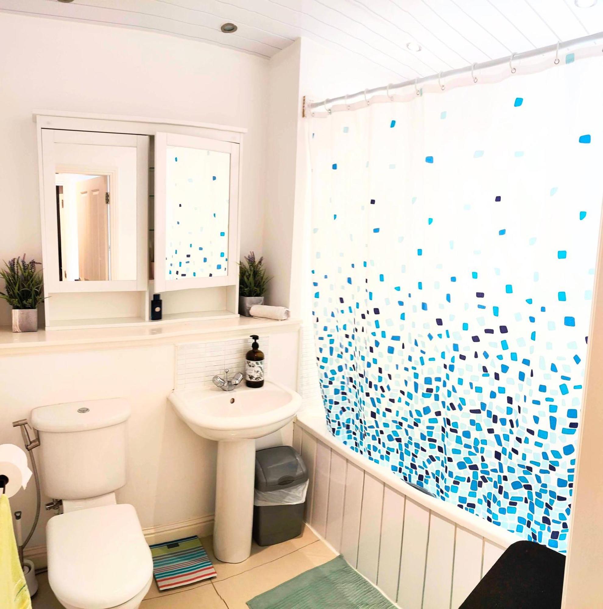 La Casita, Your Home Away From Home - Free Parking Glasgow Esterno foto